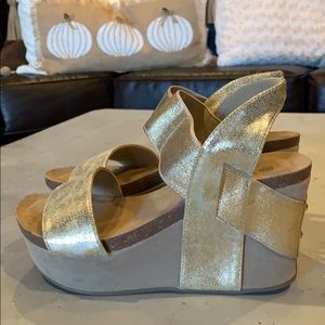 Gold Wedge Sandal-Size 8